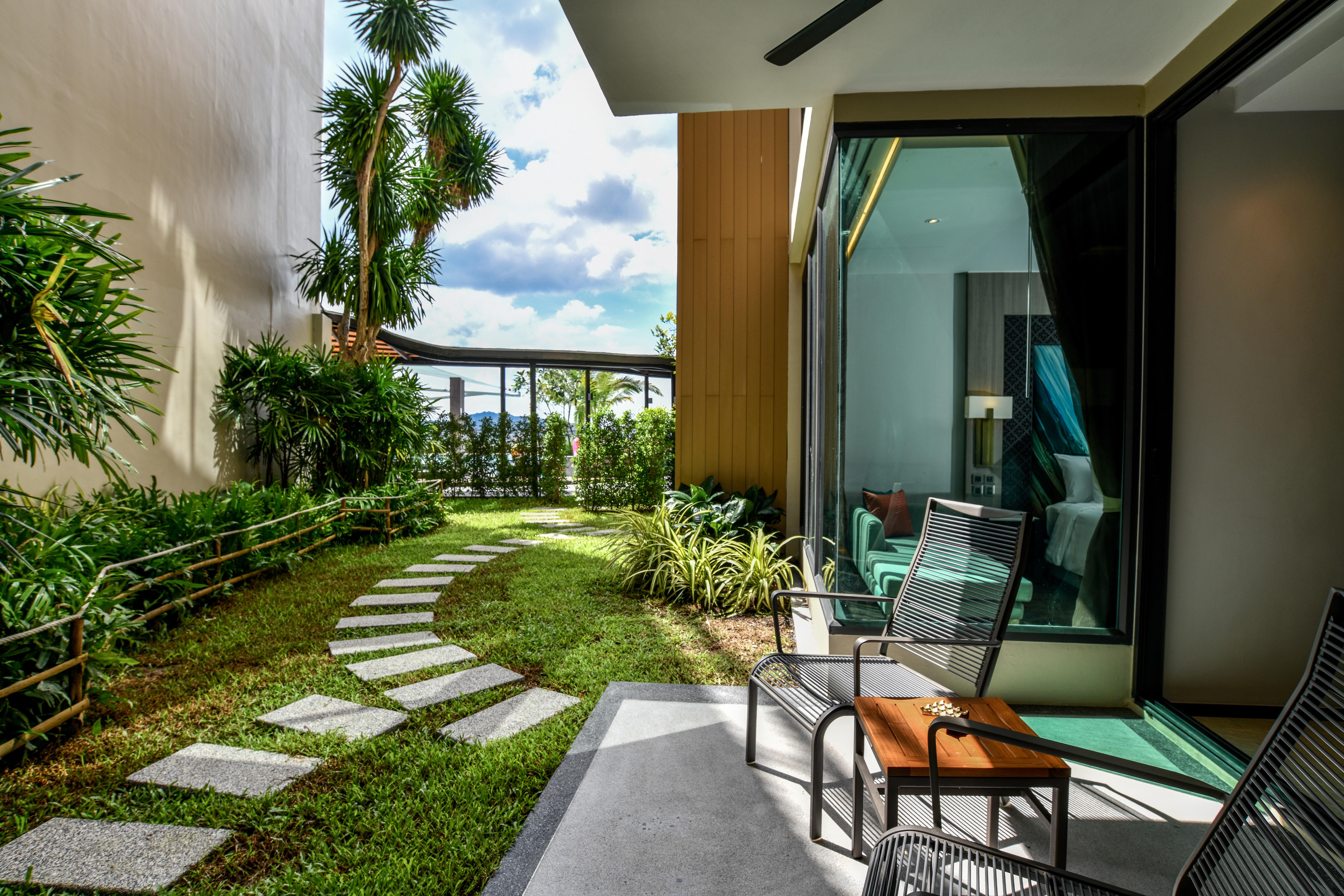 Skyview Resort Phuket Patong Beach Extérieur photo The private garden of a suite at the hotel
