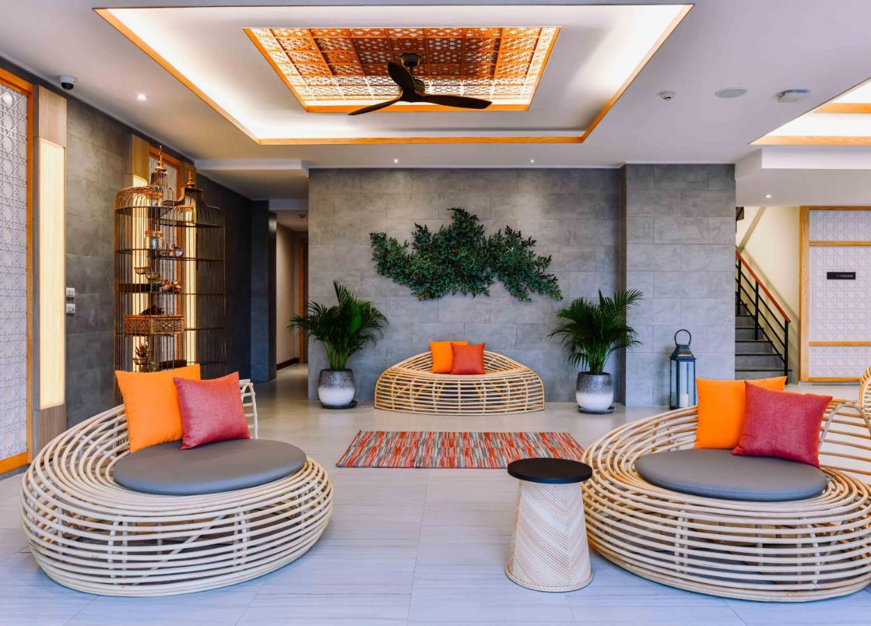 Skyview Resort Phuket Patong Beach Extérieur photo The lobby of the resort