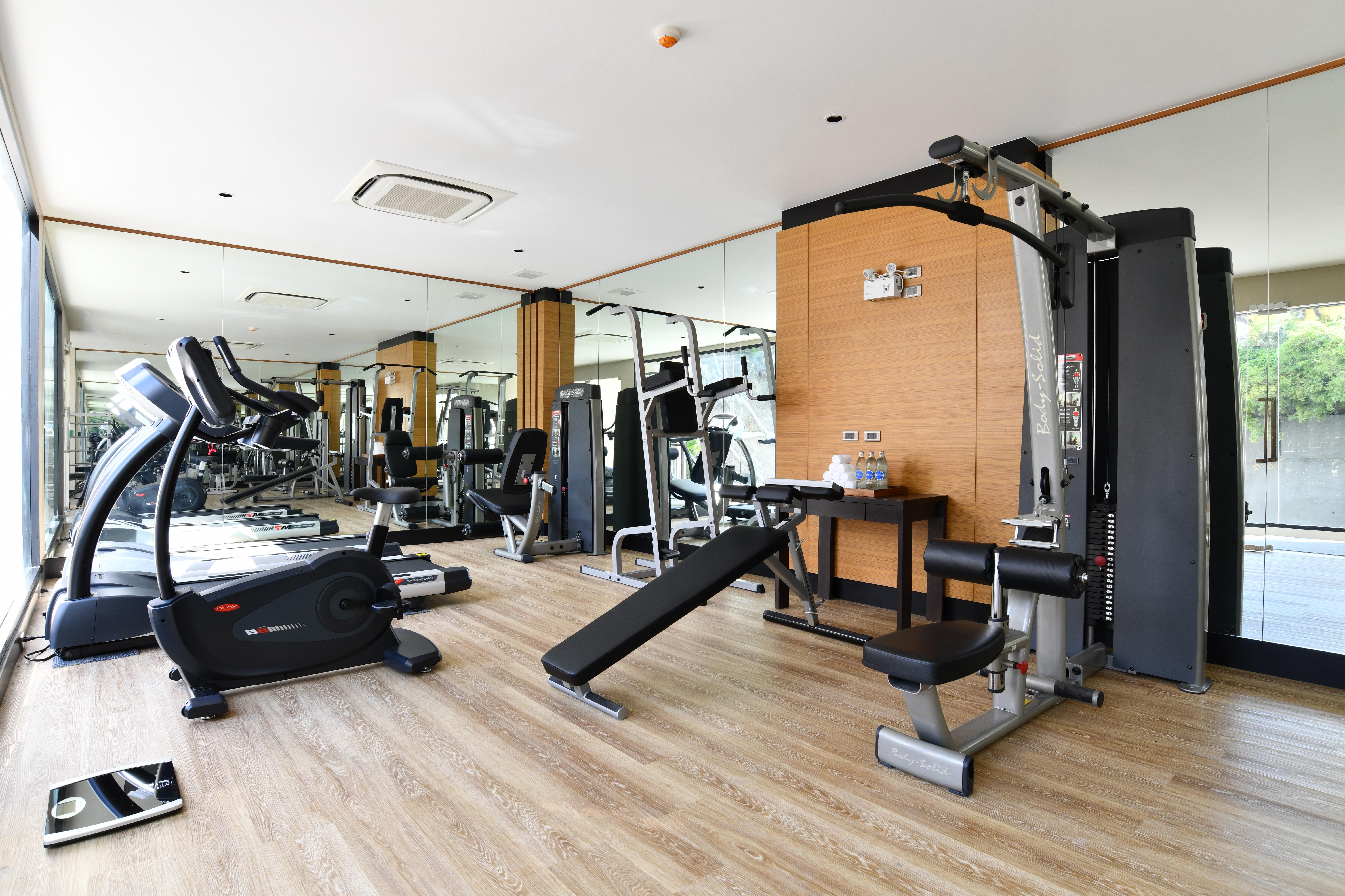 Skyview Resort Phuket Patong Beach Extérieur photo A gym at a hotel