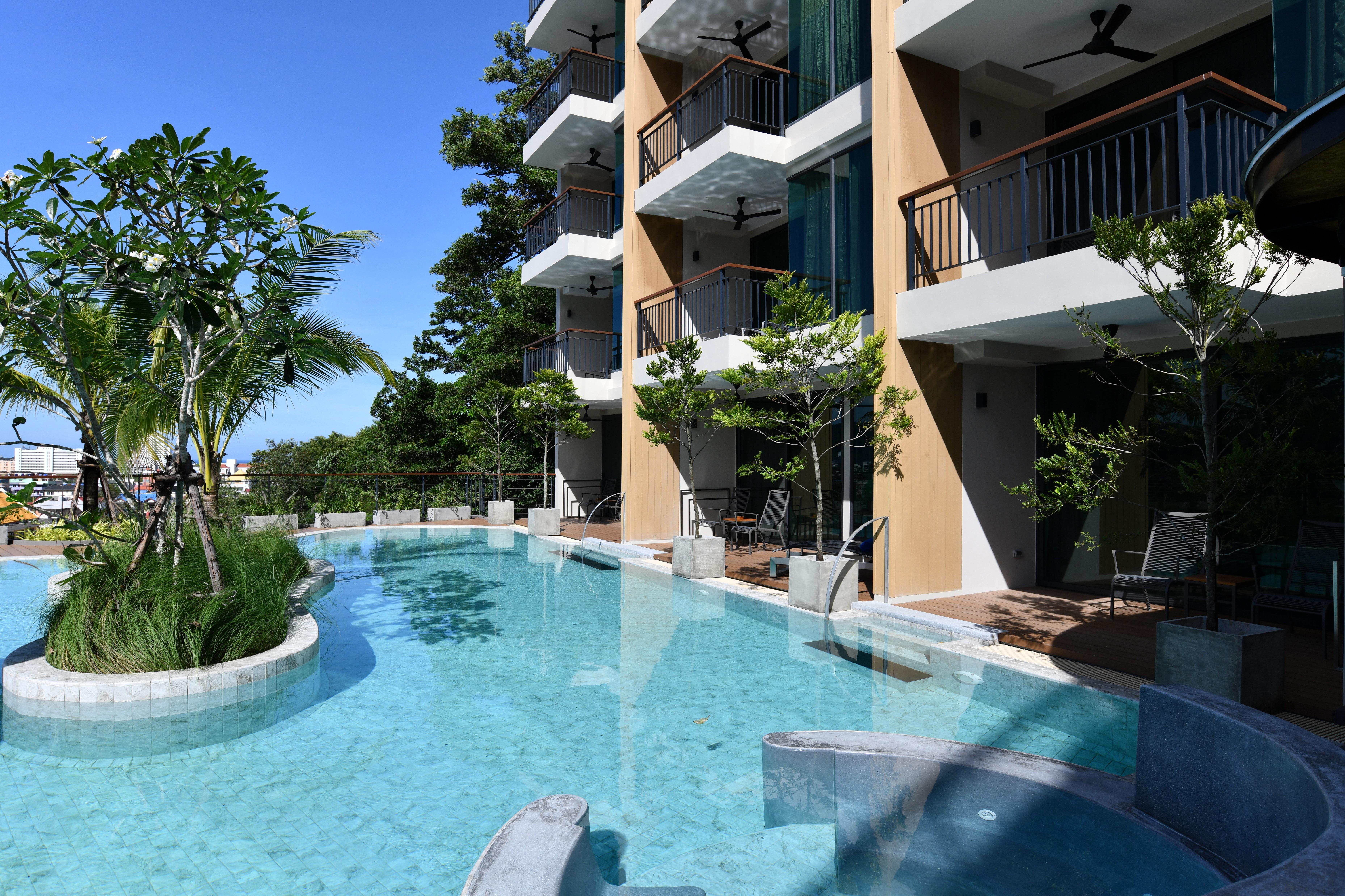 Skyview Resort Phuket Patong Beach Extérieur photo The swimming pool at the hotel