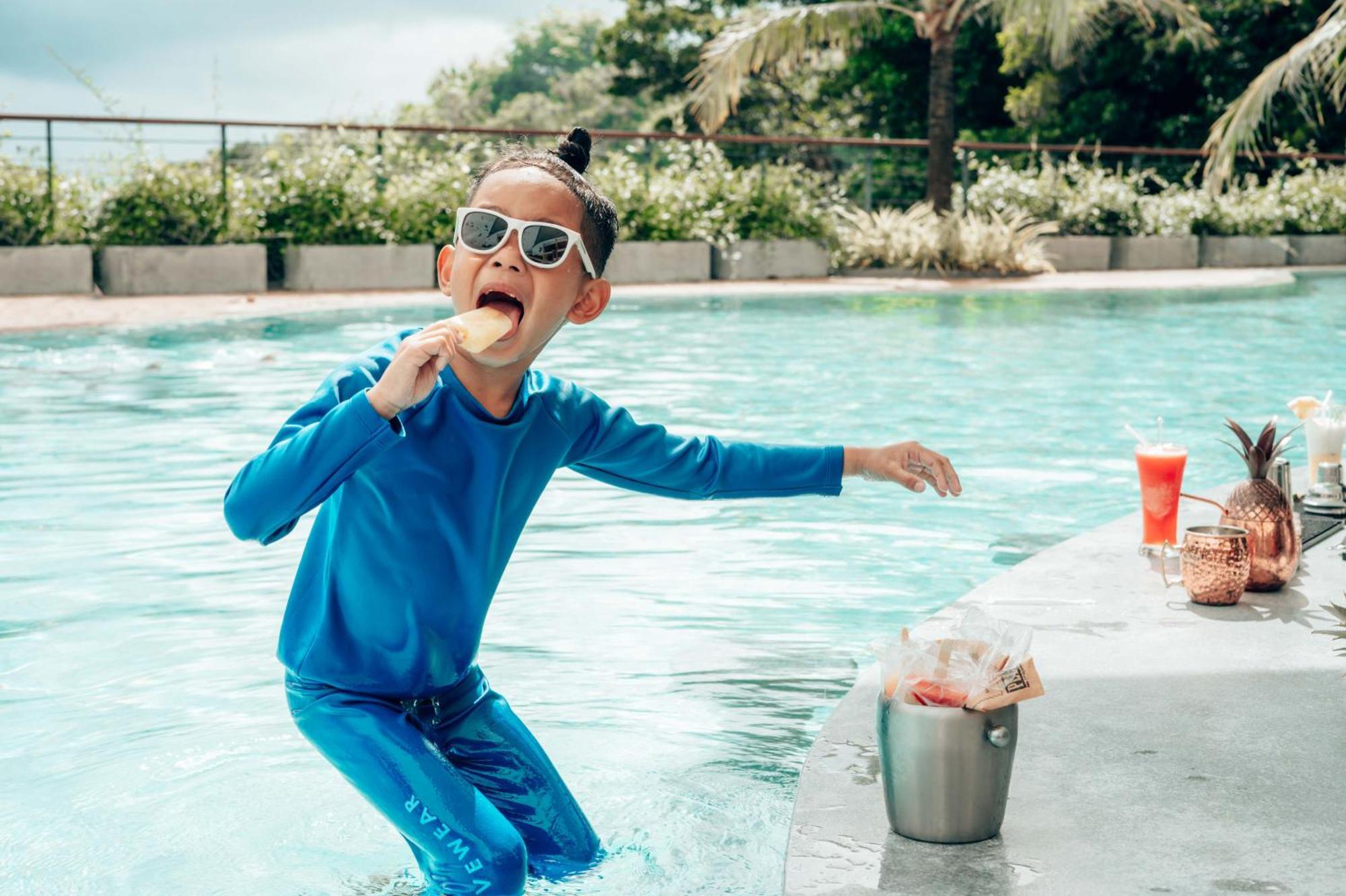 Skyview Resort Phuket Patong Beach Extérieur photo A child wearing a rash guard