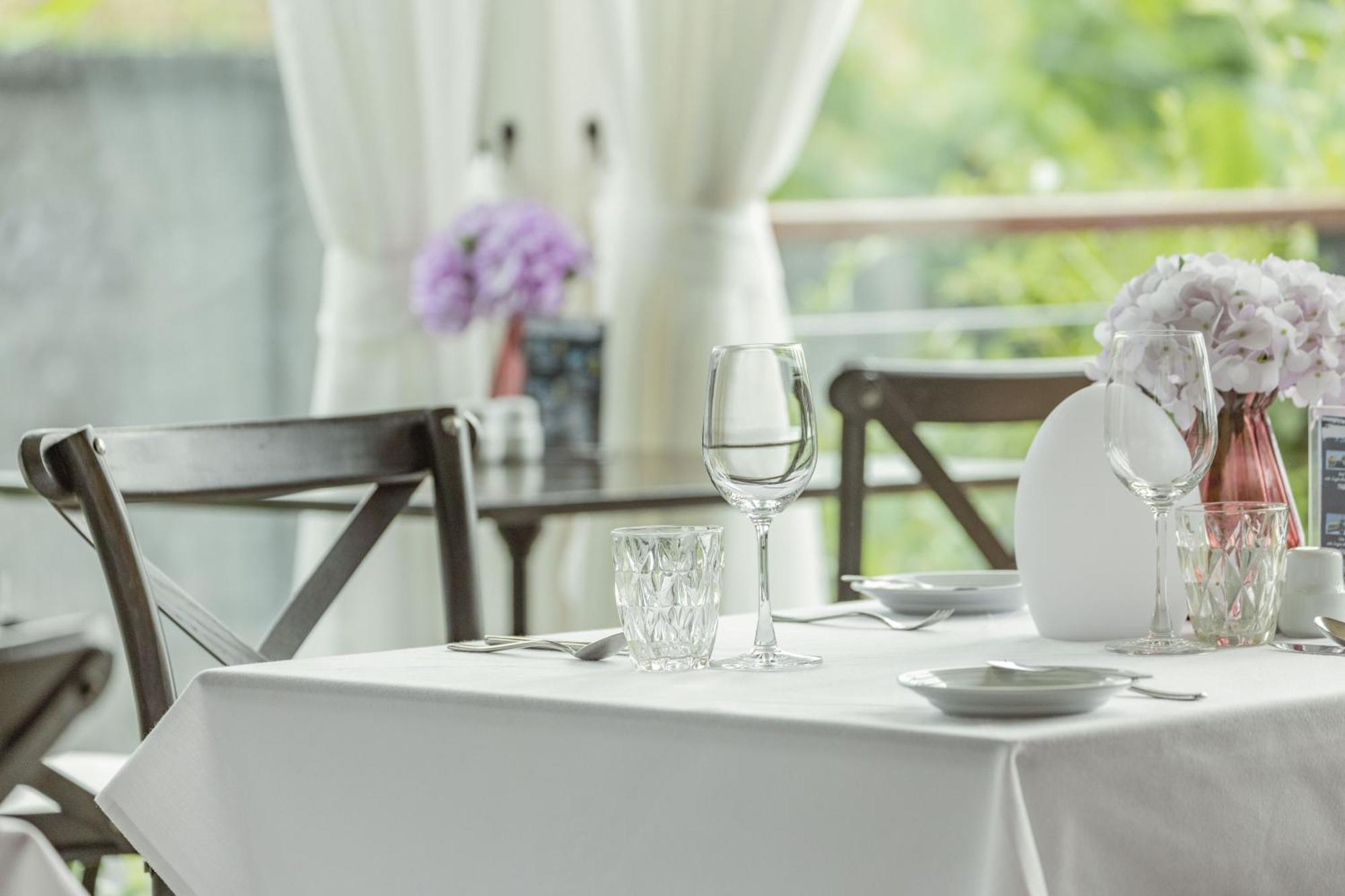 Skyview Resort Phuket Patong Beach Extérieur photo A table set for fine dining