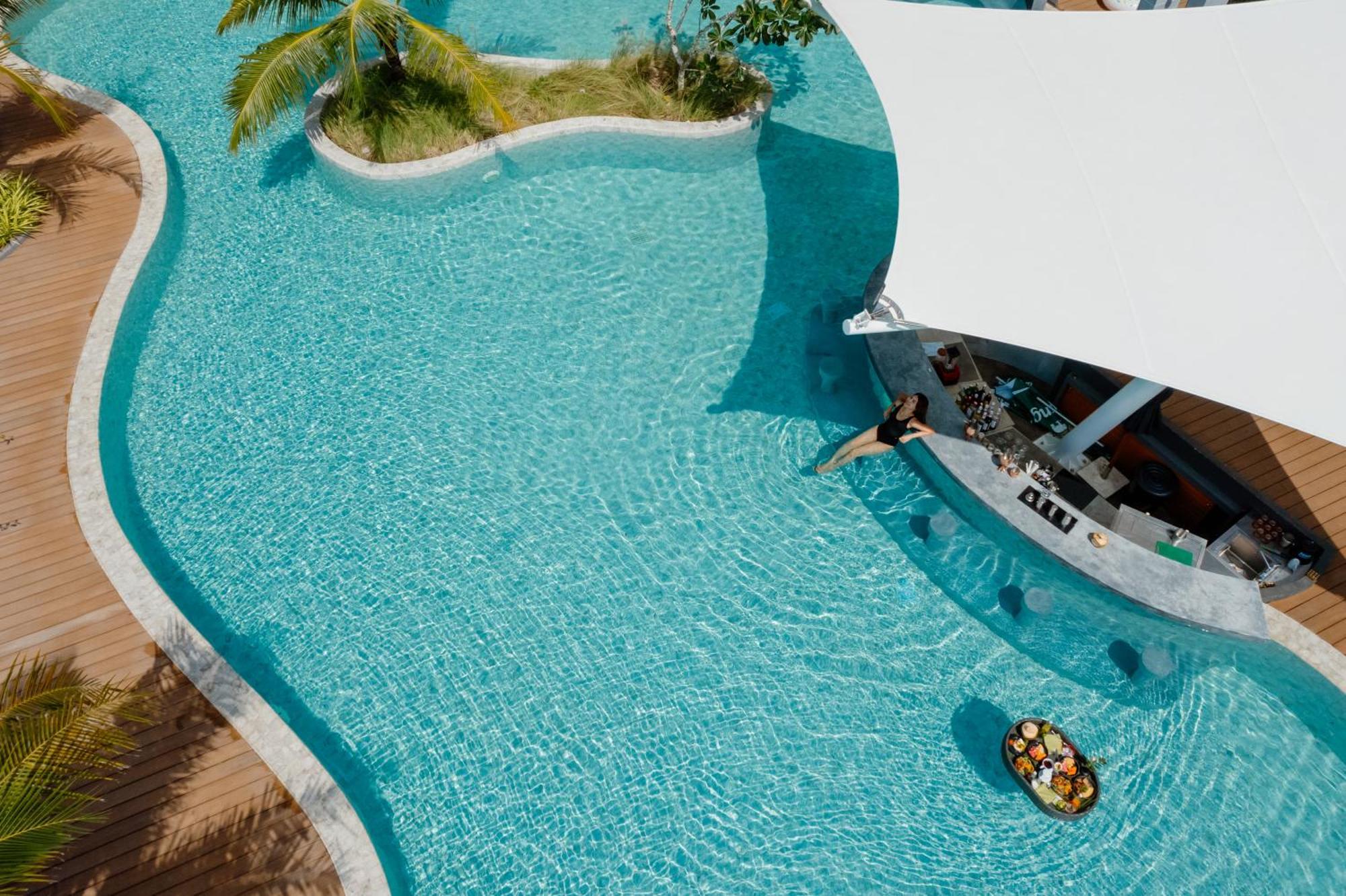 Skyview Resort Phuket Patong Beach Extérieur photo The swimming pool at the resort