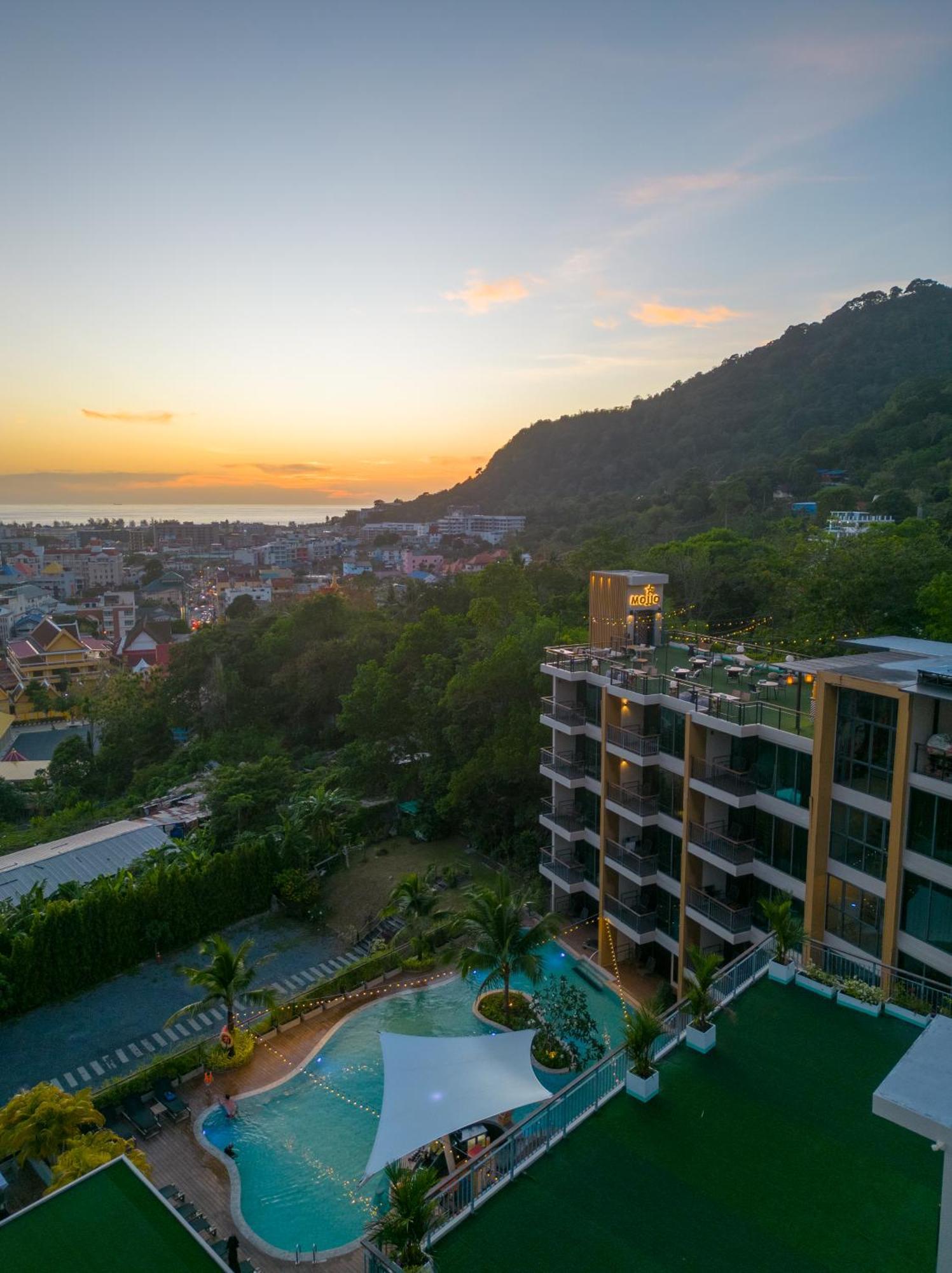 Skyview Resort Phuket Patong Beach Extérieur photo The View
